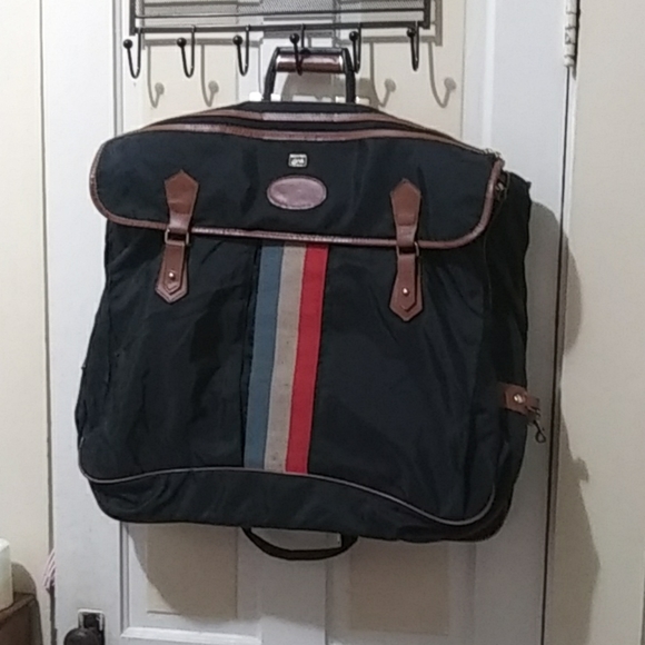 Lark luggage - Picture 1 of 1